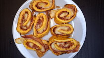 Pizza šneky z mozzarellového těsta