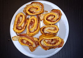 Pizza šneky z mozzarellového těsta