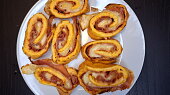 Pizza šneky z mozzarellového těsta