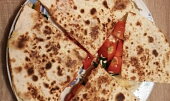 Quesadilla s rajčaty a nivou
