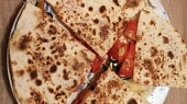 Quesadilla s rajčaty a nivou