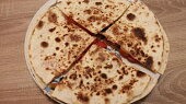 Quesadilla s rajčaty a nivou