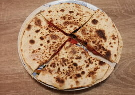 Quesadilla s rajčaty a nivou