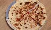 Quesadilla s rajčaty a nivou