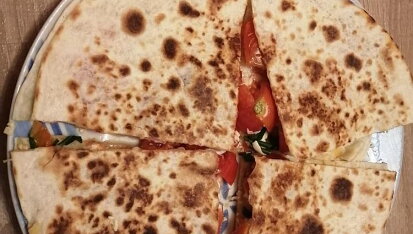 Quesadilla s rajčaty a nivou