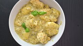 Gnocchi s kuřecím masem a pestem