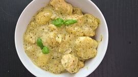 Gnocchi s kuřecím masem a pestem