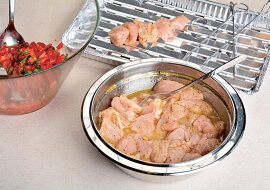 Kuřecí špízy s rajčatovou salsou