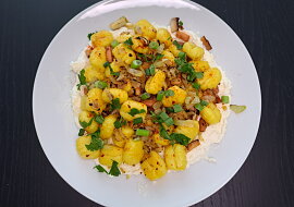 Křupavé gnocchi se slaninou a sýrovým krémem