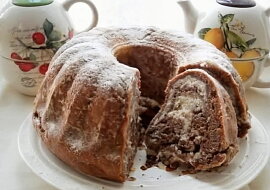 Kynutá kakaová  bábovka s kokosovou náplní