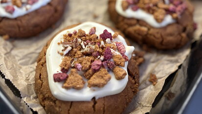 Lotus cookies