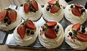 Pavlova (dort) (Výborné 😊 Já použila místo cukru erytritol a i tak jsou skvělé.)