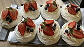 Pavlova (dort) (Výborné 😊 Já použila místo cukru erytritol a i tak jsou skvělé.)