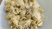 Špagety Carbonara (Špagety jsme obměnili za mušličky)