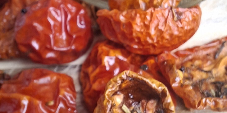 Rajčata sušená v horkovzdušné fritéze