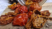 Rajčata sušená v horkovzdušné fritéze