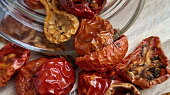 Rajčata sušená v horkovzdušné fritéze