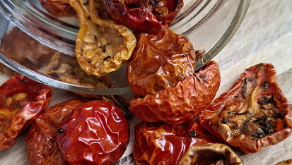 Rajčata sušená v horkovzdušné fritéze