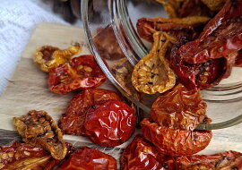 Rajčata sušená v horkovzdušné fritéze