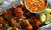 Kuřecí satay s arašídovou omáčkou