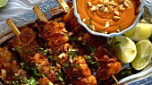 Kuřecí satay s arašídovou omáčkou