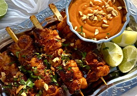 Kuřecí satay s arašídovou omáčkou