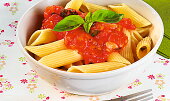 Penne s rajčatovo-bazalkovou omáčkou