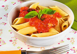 Penne s rajčatovo-bazalkovou omáčkou
