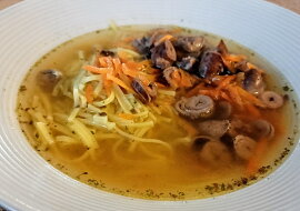 Polévka ze srdíček se zeleninou a bylinkami