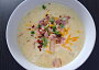 Krémová čedarová polévka s gnocchi a slaninou