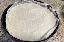 Cheesecake hotový ještě nechlazený