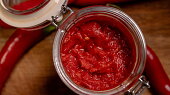 Domácí chilli pasta (sambal oelek)