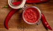 Domácí chilli pasta (sambal oelek)