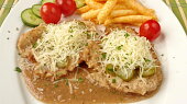 Cikánské řízky s okurkami a smetanou