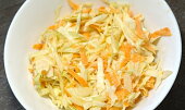 Odlehčený Coleslaw (Skvelý šalát)