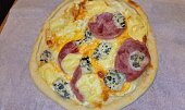 Pizza z tvarohového těsta