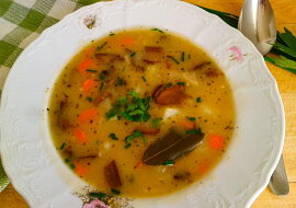 Bramboračka s houbami a zeleninou