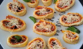 Pizza šneky z mozzarellového těsta