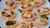 Pizza šneky z mozzarellového těsta