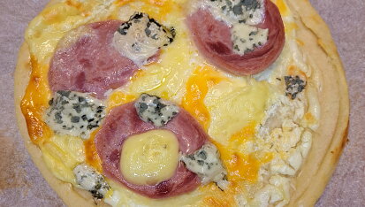 Pizza z tvarohového těsta
