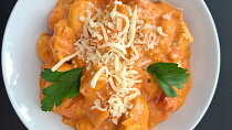 Rychlé gnocchi s kuřecím masem v rajčatové omáčce