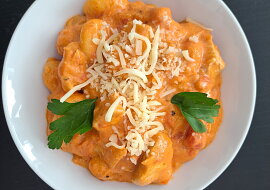 Rychlé gnocchi s kuřecím masem v rajčatové omáčce