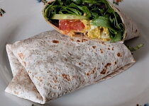 Tortilla s míchanými vajíčky a zeleninou