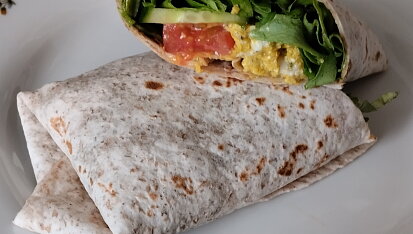 Tortilla s míchanými vajíčky a zeleninou