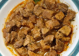 Pekelně pikantní "pomalé" plecko (Pomalila som na high stupni, menšie kocky mäsa, s feferonkovým krémom miesto feferóniek. Trochu zmena v jedálnolničku, zaujímavá chuť..)
