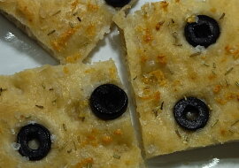 Focaccia podle Emanuele Ridi (Italský chléb) (Pridala som olivy)