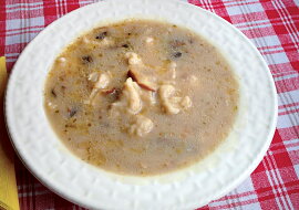 Houbová polévka s nočky