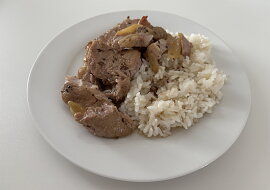 Vepřové nudličky se zeleninou a rýží