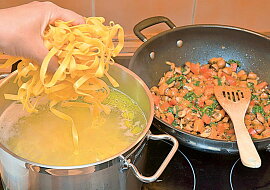 Bezmasé pappardelle se žampiony