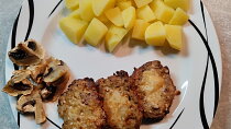 Pikantní kuřecí placičky s parmezánem z horkovzdušné fritézy